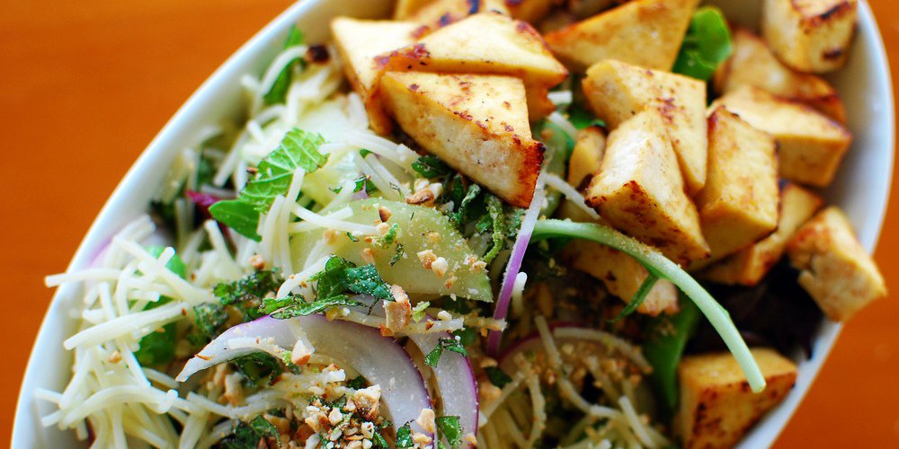 Vietnamese salad with grilled Tofu - benefits